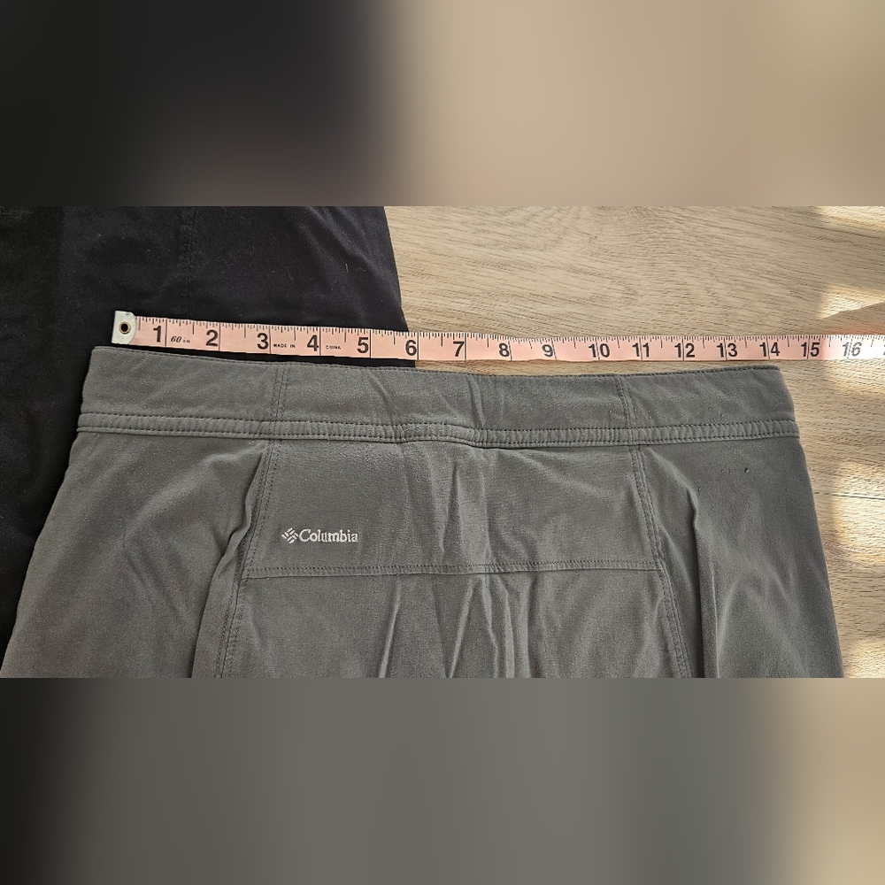 Columbia Black and Gray Skorts Omni-shield Size 4 - Picture 2 of 6